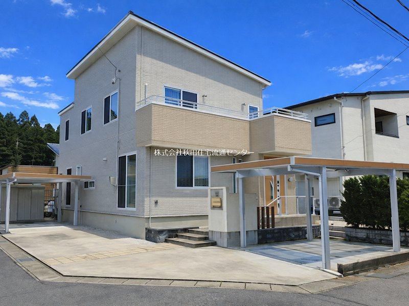 Stylish 4LDK Home with Solar Power in Akita City - Photo 1