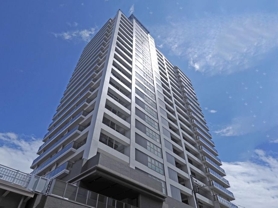 Corner 3LDK Apartment in Higashikanagawa - Photo 1
