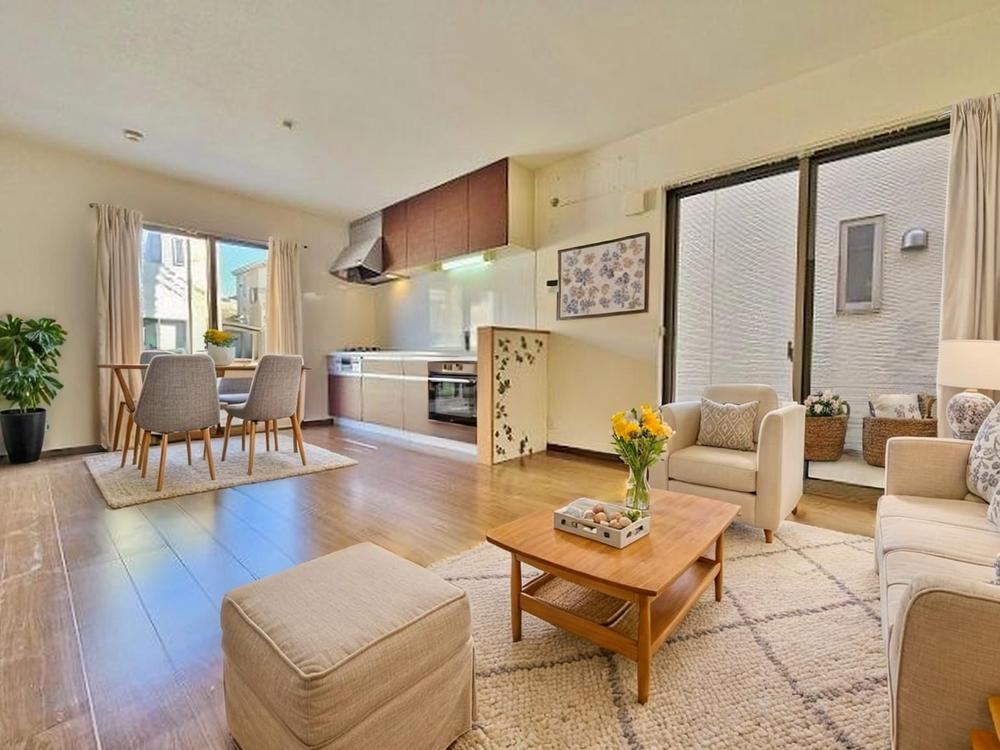 Renovated 4LDK House with Parking for 3 Cars in Soka - Photo 1