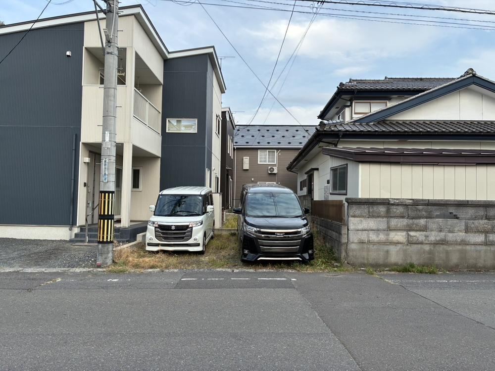 Well-Maintained 3LDK House Near Park in Hachinohe - Photo 1