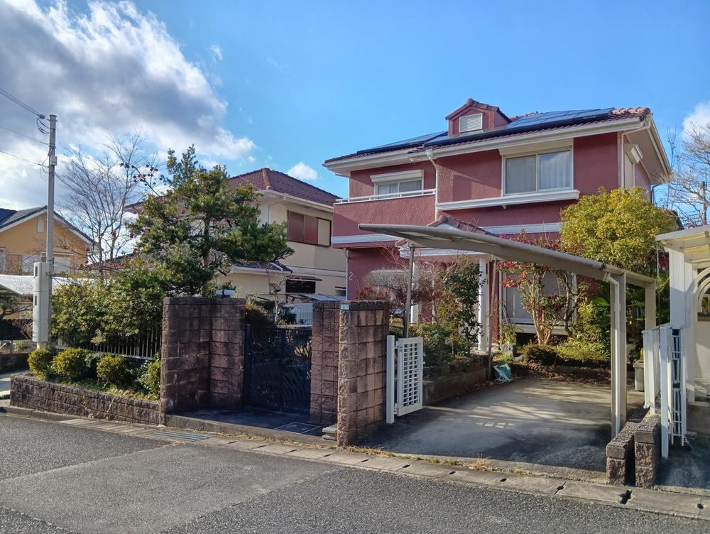 Charming 4LDK Home in Tsutsujigaoka Minami - Photo 1