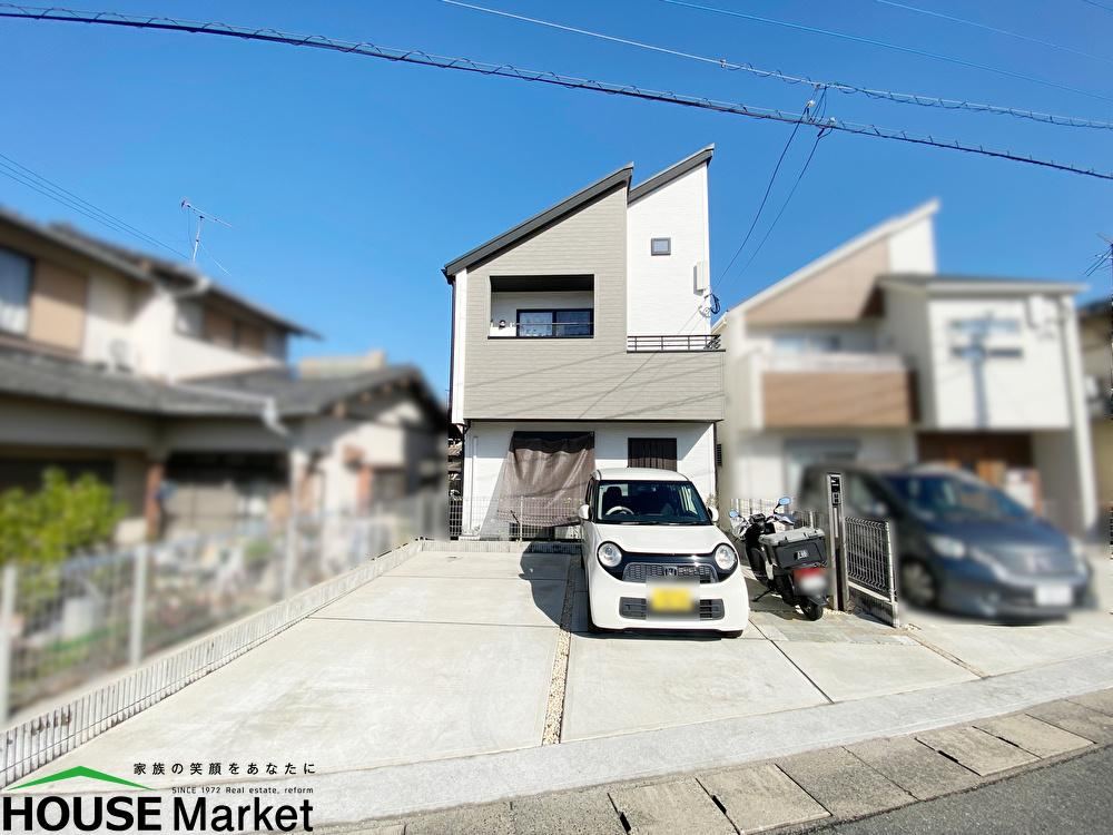 Contemporary 3LDK House with Loft and Multiple Closets in Umi Town - Photo 1