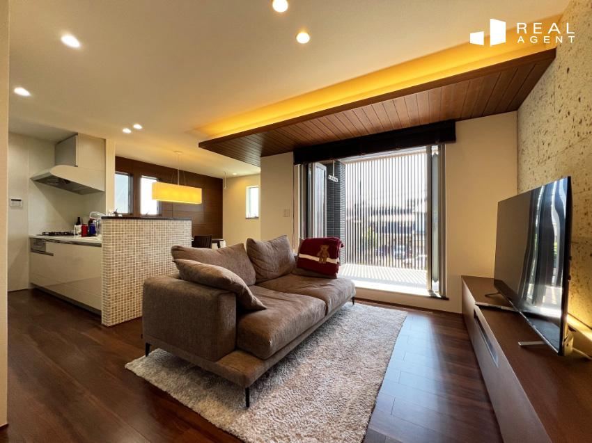 Luxury House with Parking for Two Cars Near Station - Photo 1