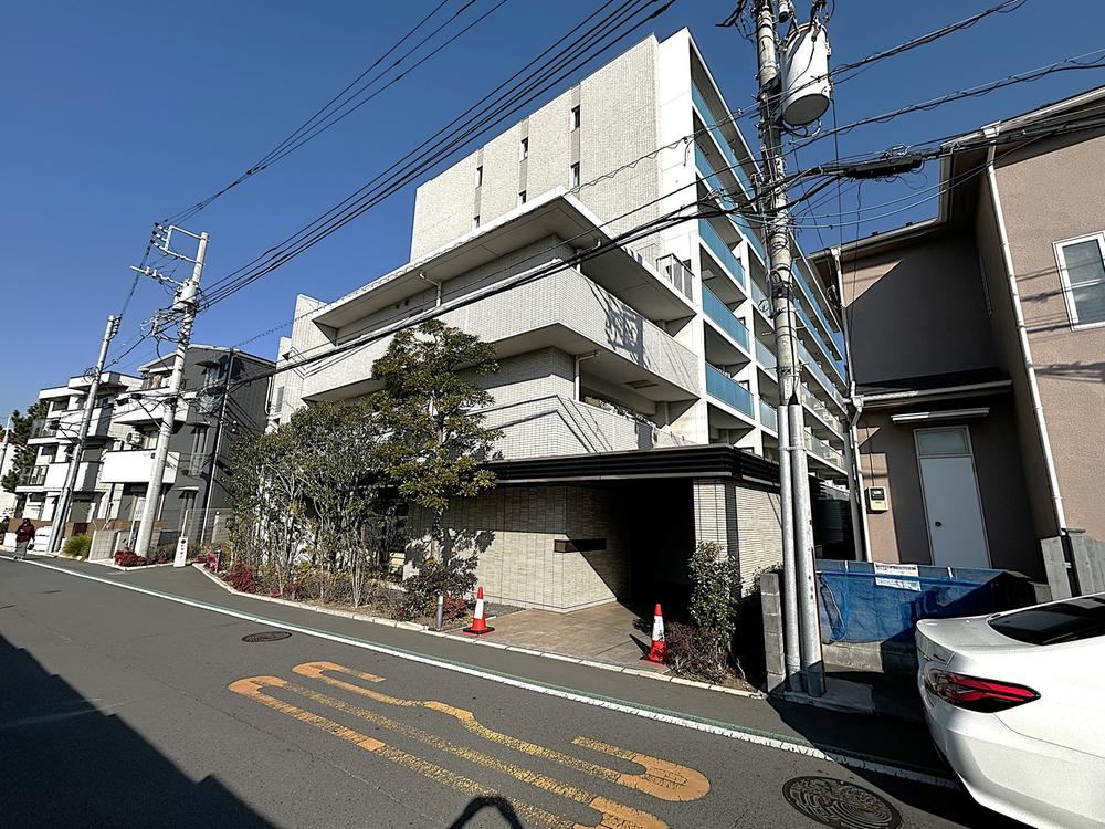 Renovated 3LDK Apartment Near Tsujido Station - Photo 1