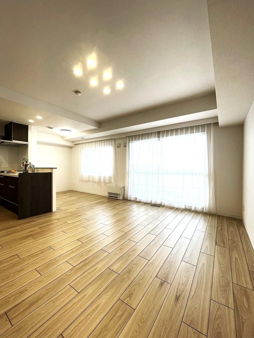 3LDK Apartment with Parking and Pet-Friendly Options - Photo 1