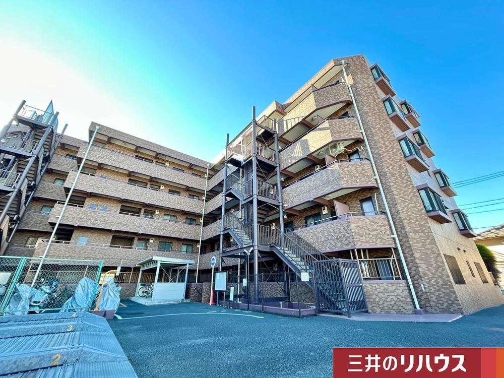 Renovated 3LDK Apartment Near Daishi-mae Station - Photo 1