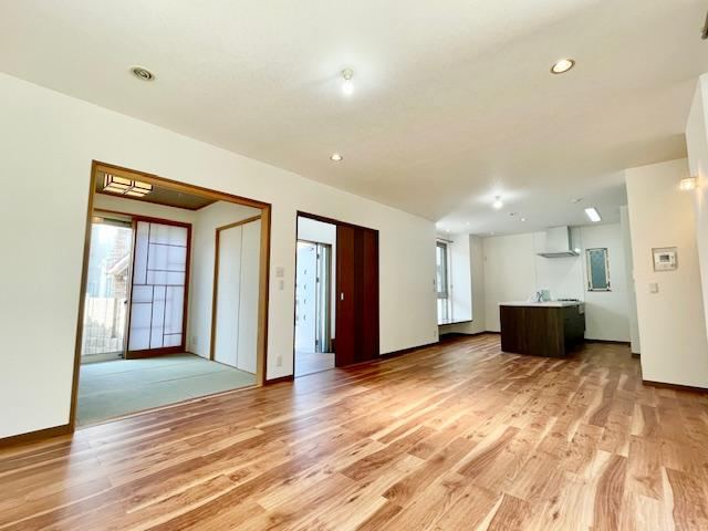 Recently Renovated 4LDK House in Higashi-Osaka - Photo 1