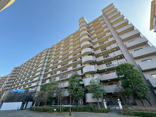 Well-Located 3LDK Apartment in Sakura - Photo 1