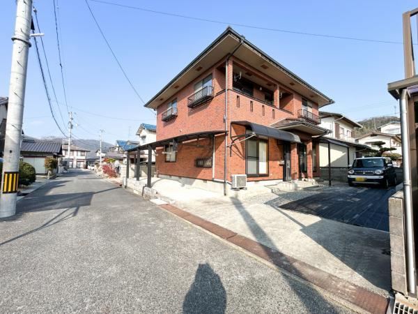 Renovated 6LDK House with Spacious Layout - Photo 1