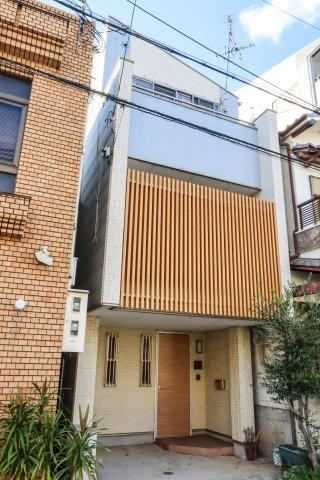 Charming 1LDK+S Detached House in Takagai, Osaka - Photo 1