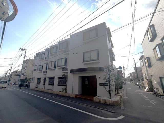 Renovated 2LDK Apartment with Rooftop Terrace - Photo 1