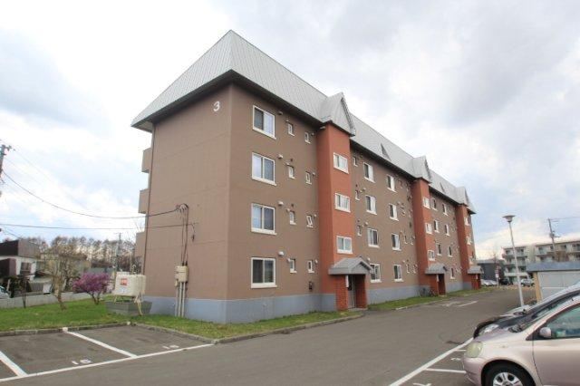 2LDK apartment in Ebetsu, Hokkaido - Photo 1
