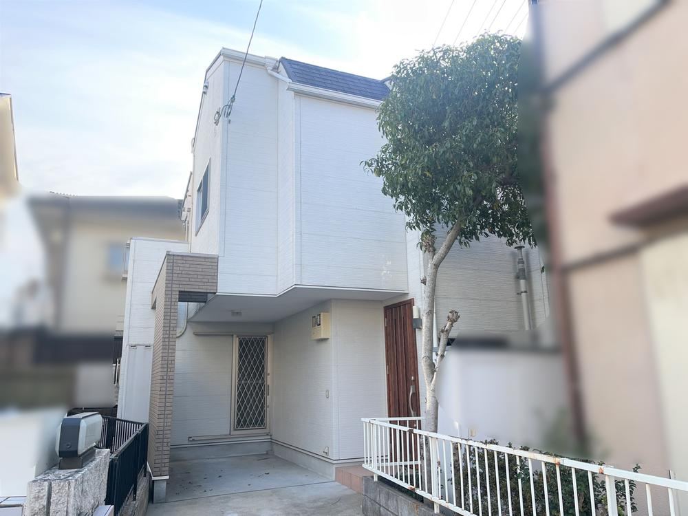 4LDK All-Electric Home with Ample Storage in Takarazuka - Photo 1