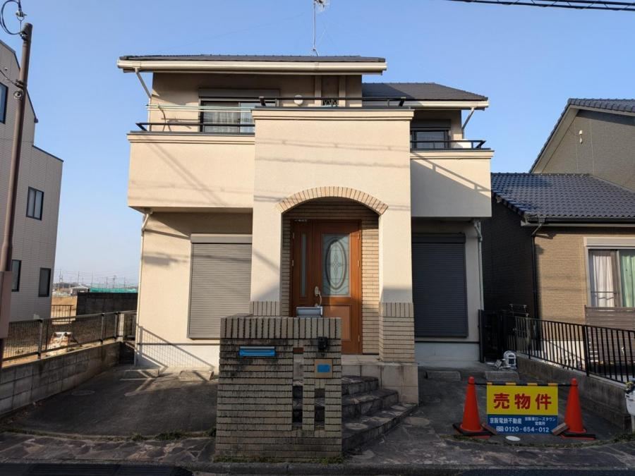 Spacious 5LDK House with Southern Exposure in Kyotanabe - Photo 1