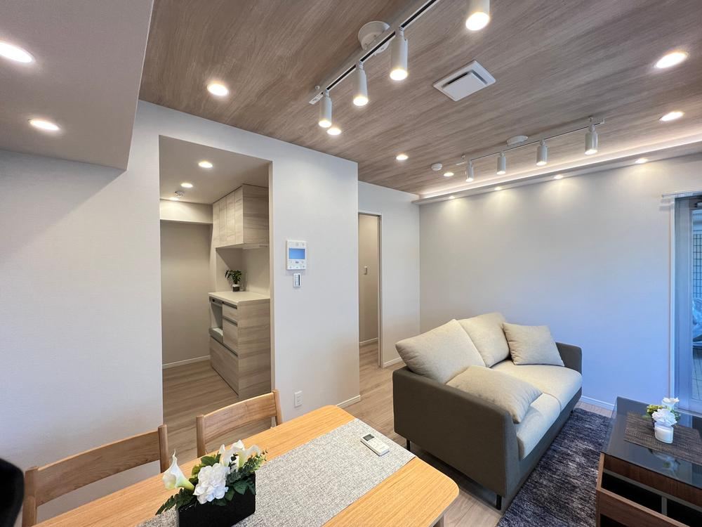 Newly Renovated 2LDK Apartment Available for Immediate Viewing - Photo 1