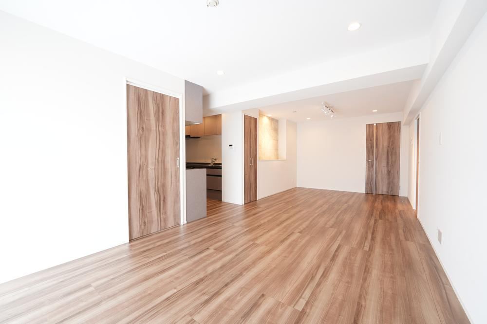 Renovated 3LDK Apartment with Great Views - Photo 1