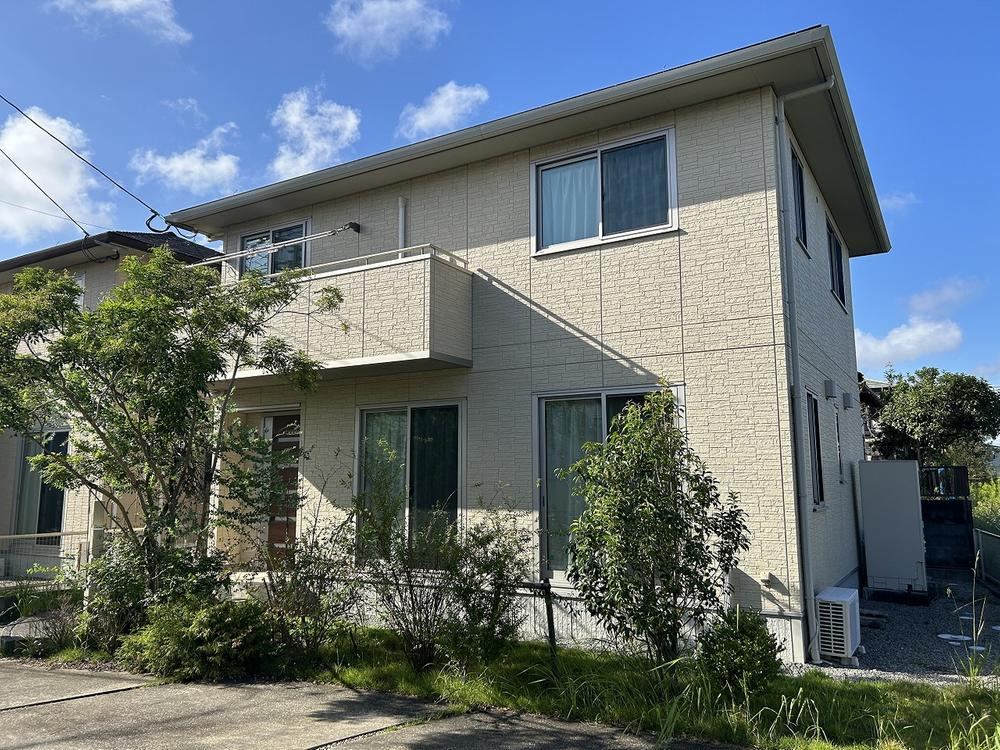 Well-Designed 4LDK Home with All-Electric Features - Photo 1