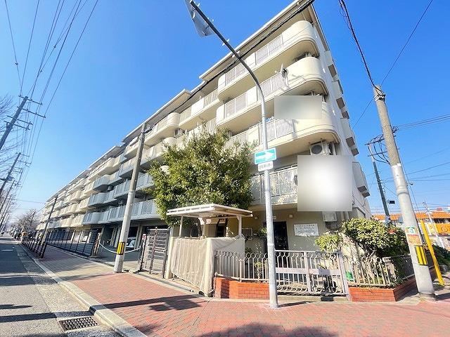 3LDK apartment in Joto Ward, Osaka - Photo 1
