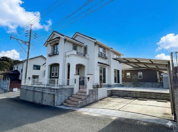 Custom-Built 2LDK+S Home in Katsuyama - Photo 1