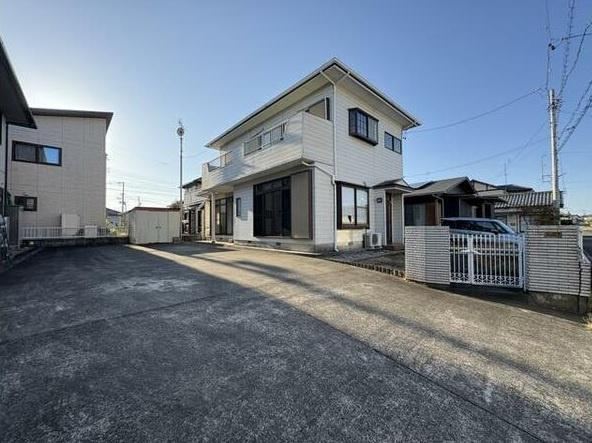 Spacious 4SLDK Home with Parking for 6 Cars in Fukuroi - Photo 1