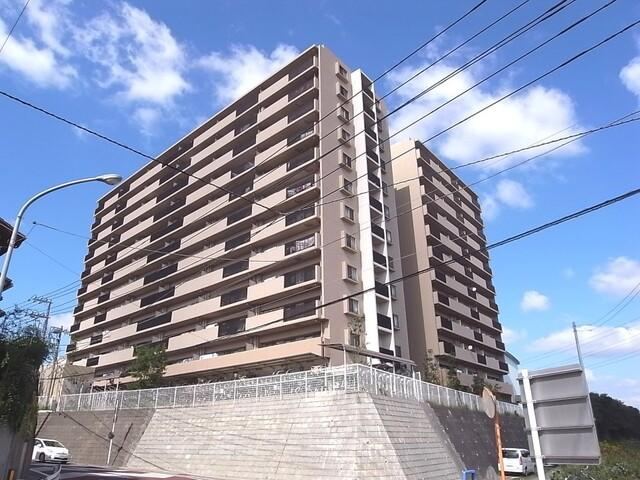 Renovated 3LDK Apartment with Great Views - Photo 1