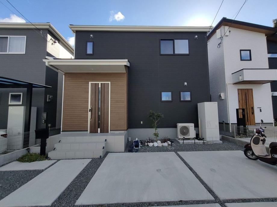 Newly Built 3LDK Home with Scenic Views - Photo 1