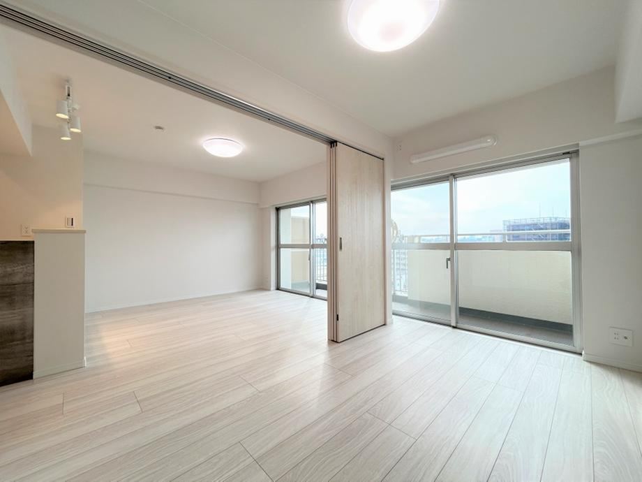 8th Floor Apartment with Great Views and Light - Photo 1