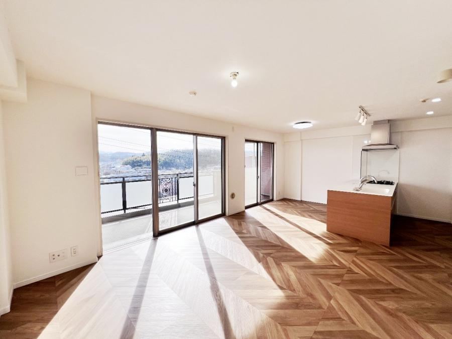 Renovated 2LDK Apartment with Storage in Hachioji - Photo 1