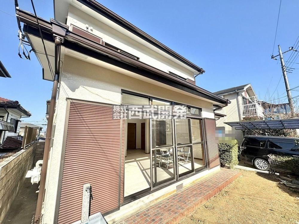 Fully Renovated 3LDK with Carport and Great Sunlight - Photo 1