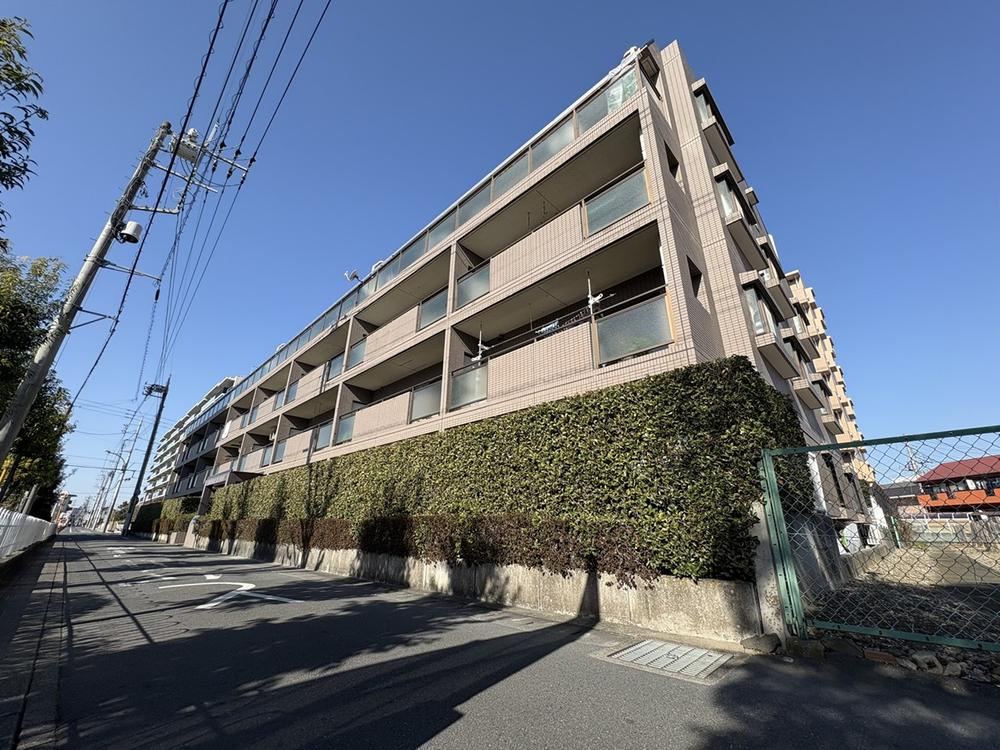 Bright 3LDK Corner Apartment in Kamitoda - Photo 1
