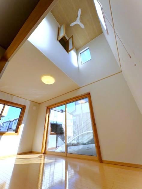Elevated Home with 21-Tatami LDK and Open Design in Kawaguchi - Photo 1