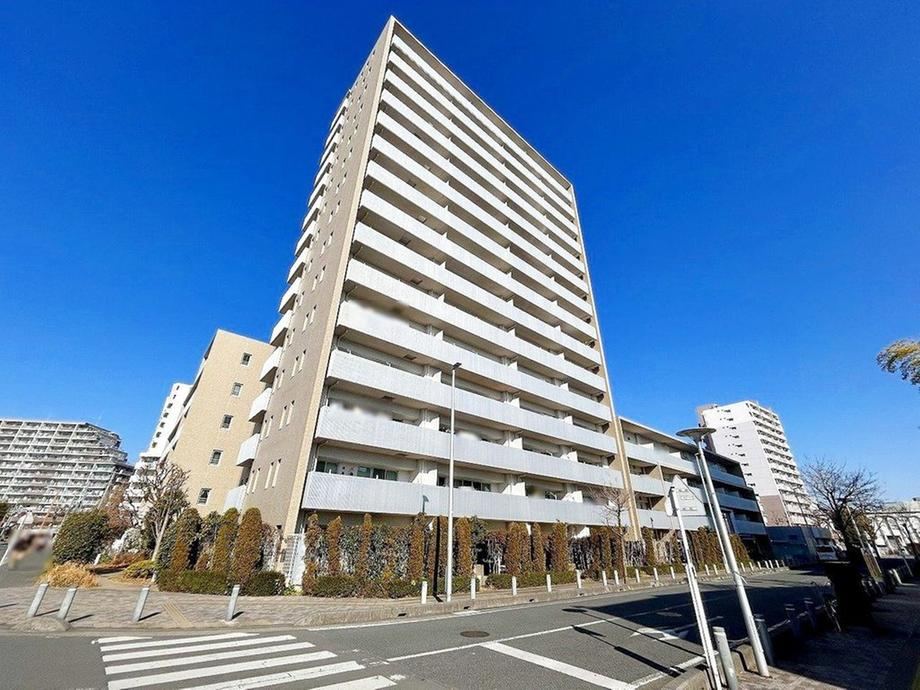 Stylish 2LDK Apartment Steps from Kamifukuoka Station - Photo 1