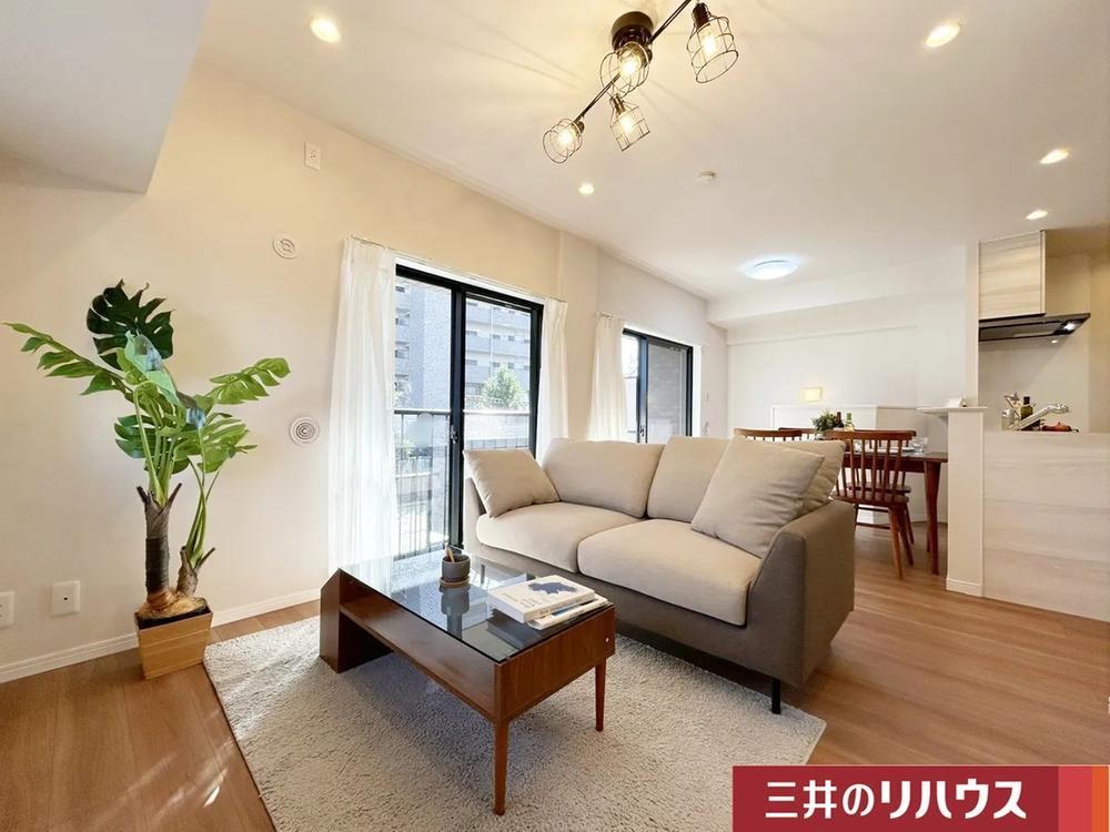 Modern 3LDK Apartment with Garden - Photo 1