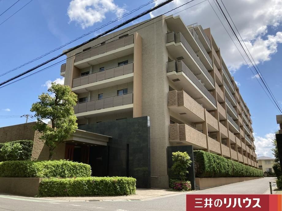 Charming 3LDK Apartment in Hananoi - Photo 1