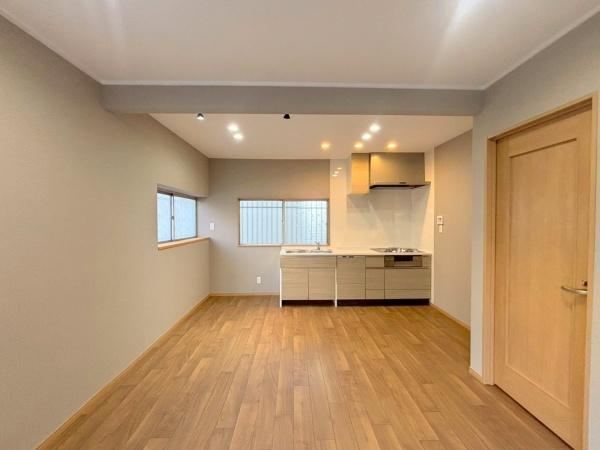 Bright 2LDK Corner House in Higashi-Osaka - Photo 1