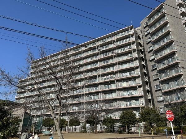 Charming 3LDK Apartment with Delivery Box in Tsurumaki - Photo 1