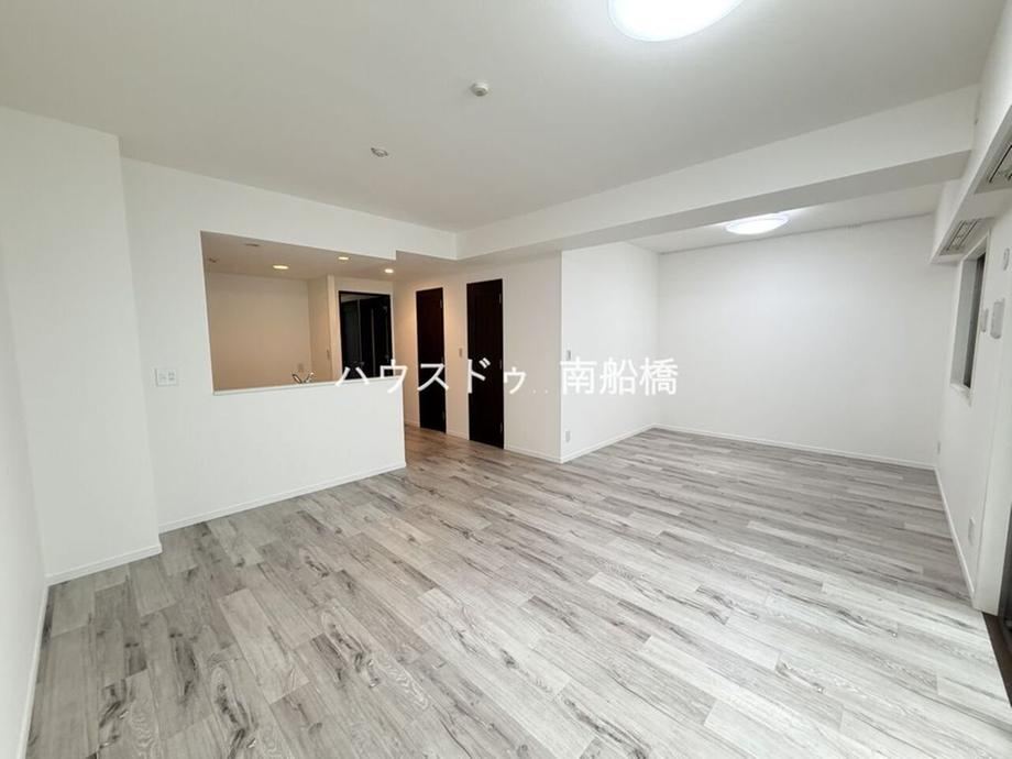3LDK apartment in Funabashi, Chiba - Photo 1