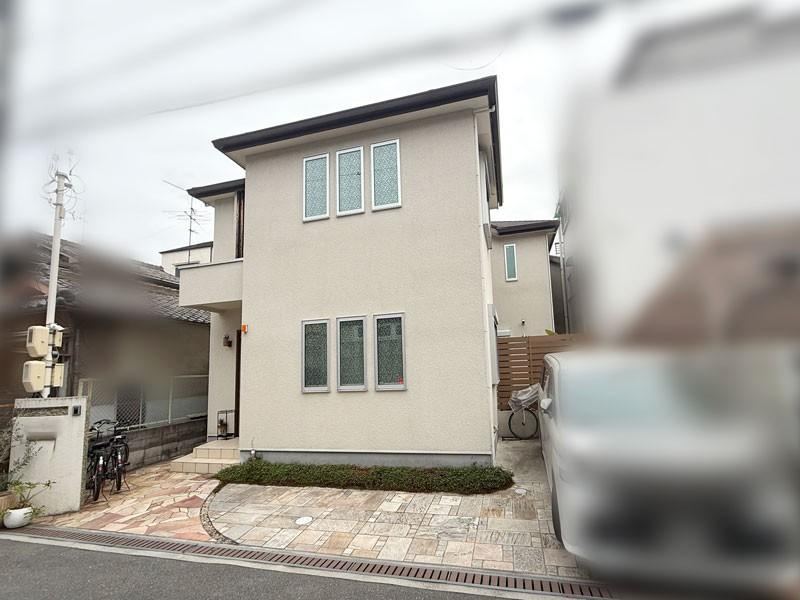 Spacious 3LDK Home with Modern Amenities in Higashi-Osaka - Photo 1