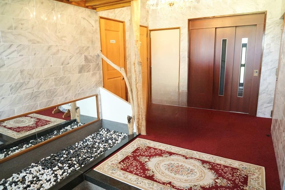 Expansive 10LDK House with Elevator in Nakatsu - Photo 1
