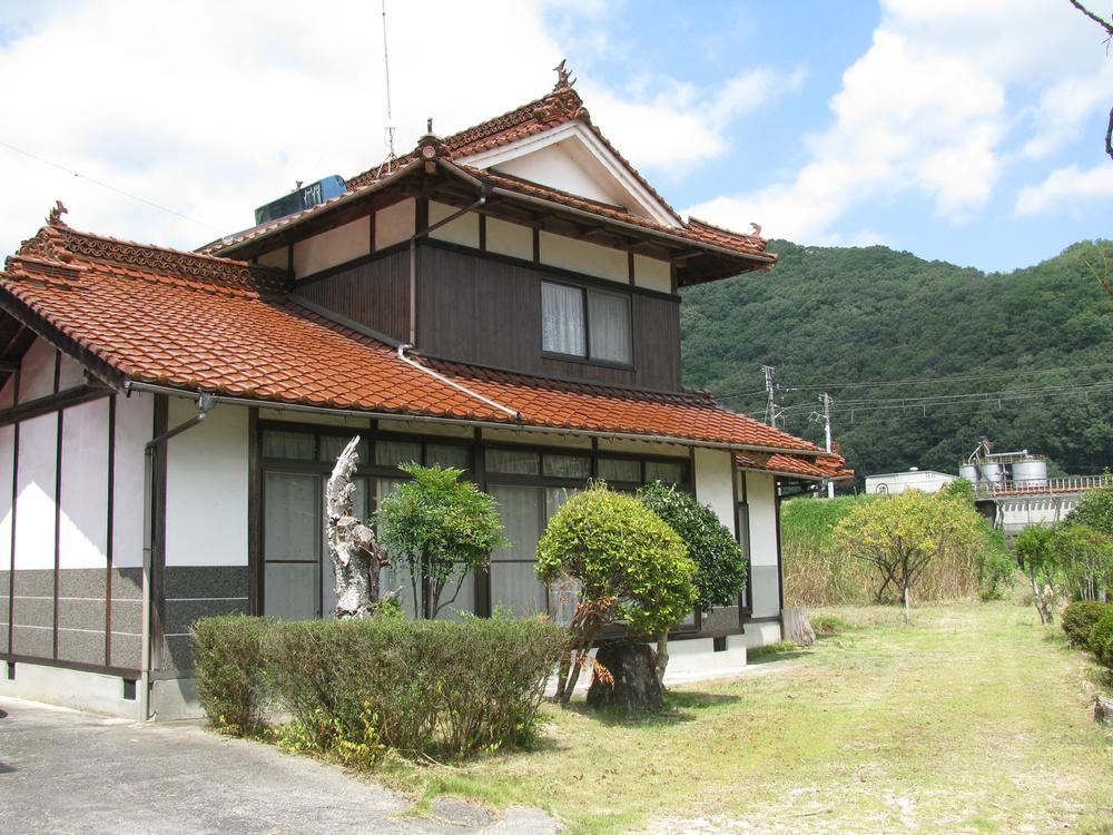 Charming 5DK Home by the River in Nakakawachi - Photo 1