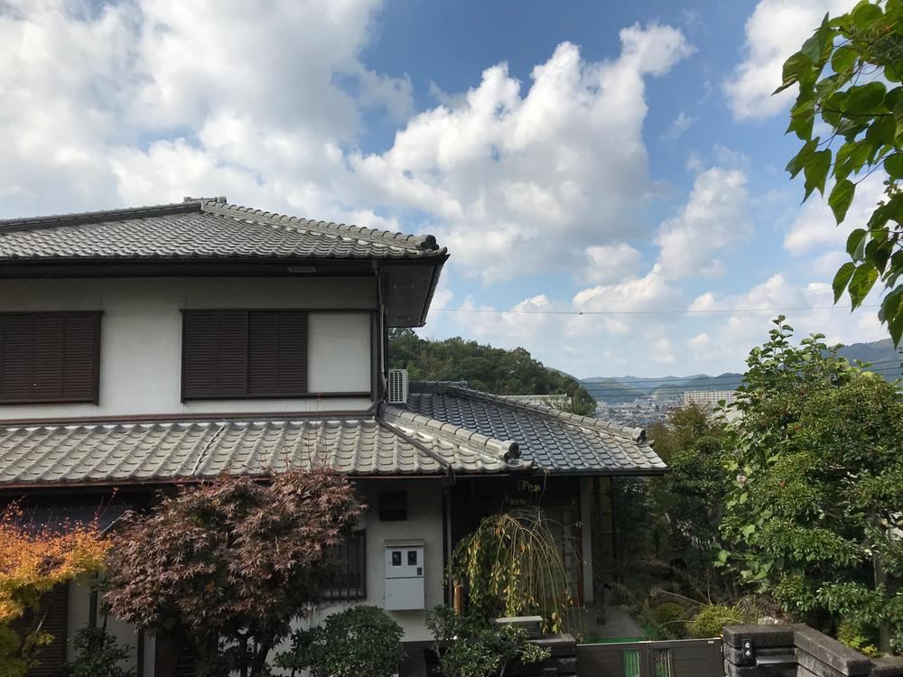 Spacious 5LDK House with Large Lot in Himeji - Photo 1