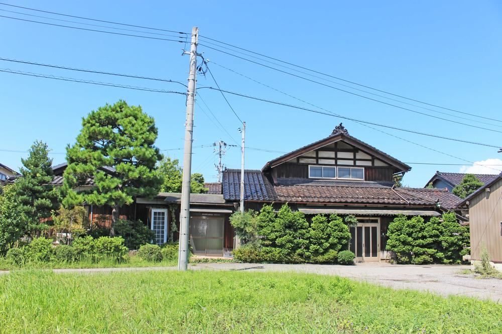 Historic House with Storehouse in Komatsu - Photo 1