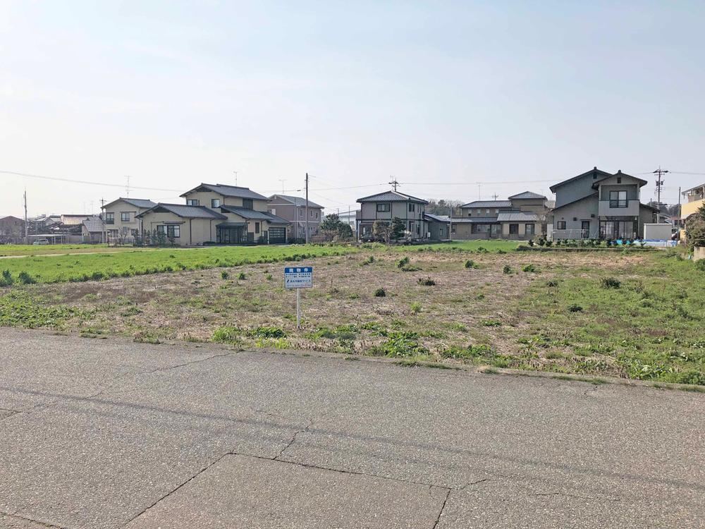 1202 m² land in Komatsu, Ishikawa - Photo 1