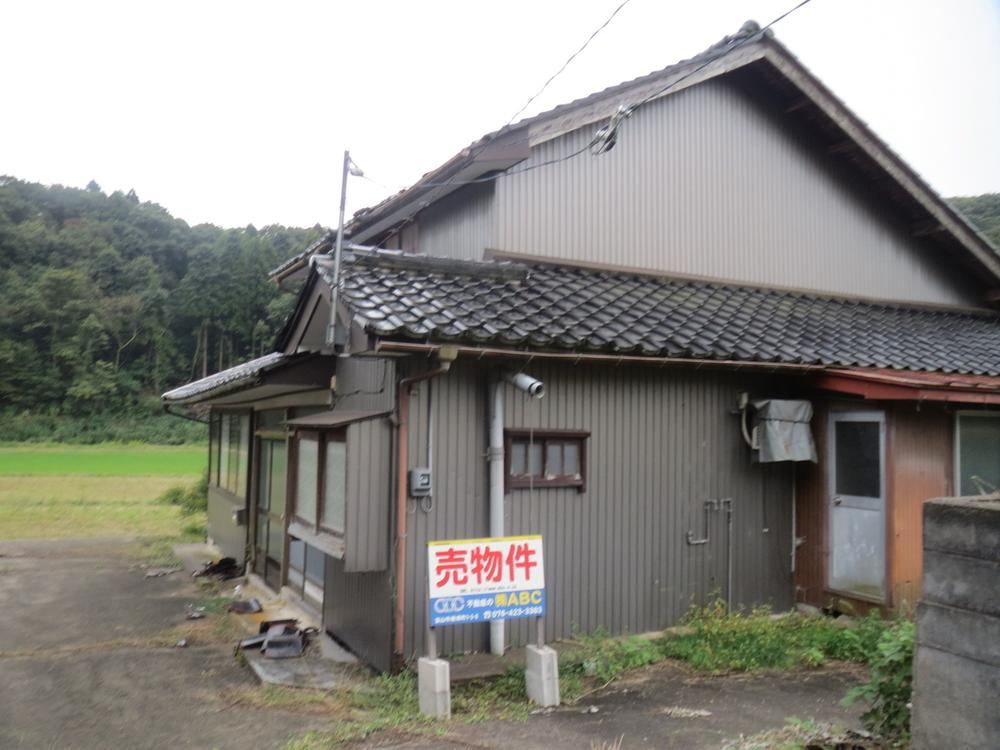 Charming 6K House Surrounded by Nature - Photo 1