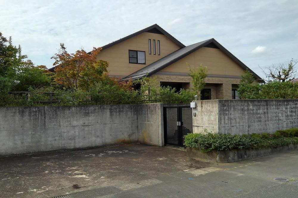 Mitsuwa Home with 8-Car Parking and Detached Room - Photo 1
