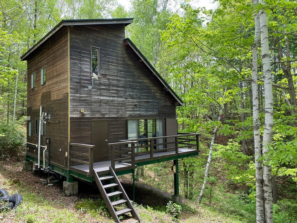 Compact 1 Room Cabin with Deck - Photo 1
