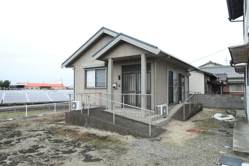 Spacious 2DK House with Ample Parking - Photo 1