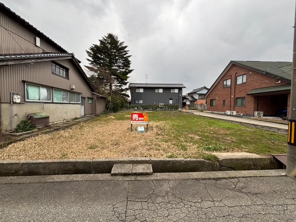 119 m² land in Kanazawa, Ishikawa - Photo 1