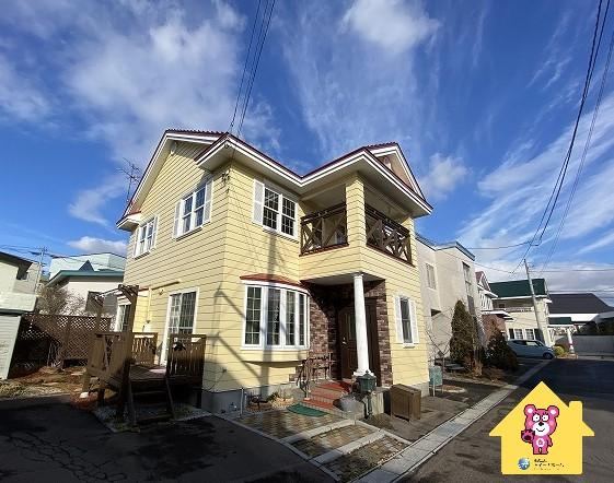 Spacious 4LDK Home with Ample Storage - Photo 1