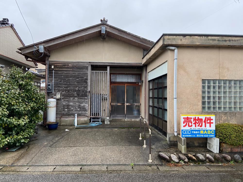 Cozy 3LDK House Near Dentetsu Ishida Station - Photo 1
